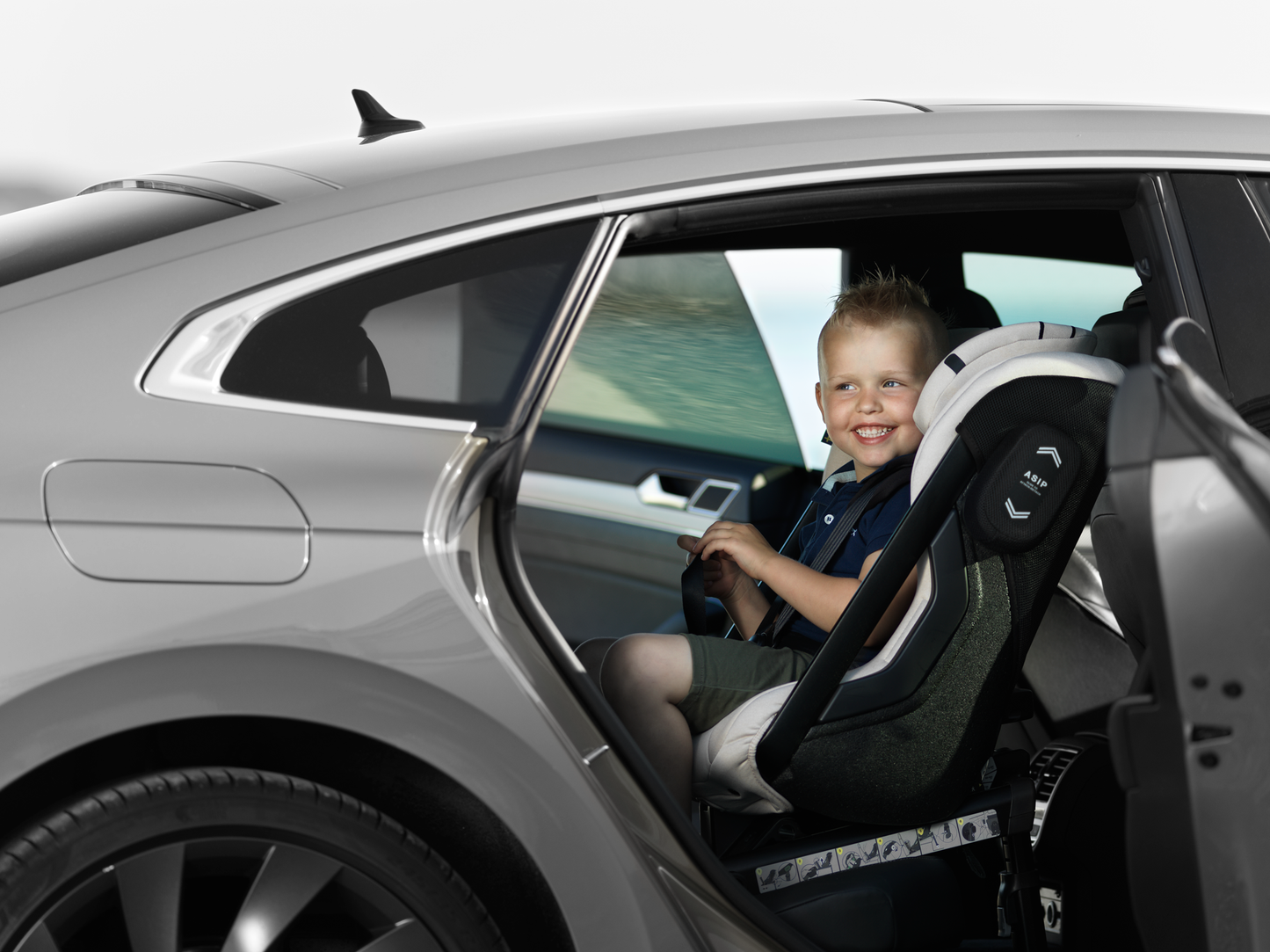 Axkid One 2 | Toddler Car Seat -Display Piece